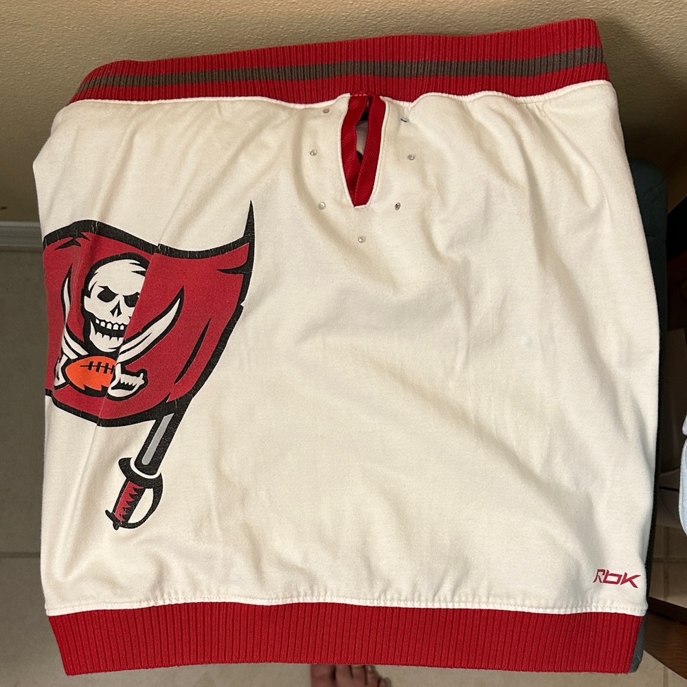 Reebok Cream and Red Graphic Skirt